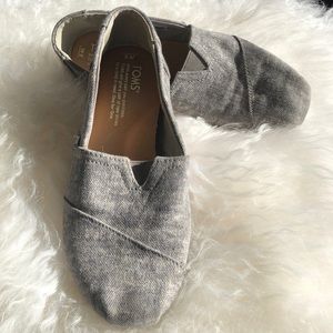 TOMS - W6 - Heather Gray slip-ons like new